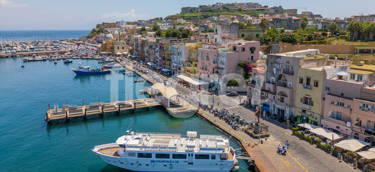 Venerdì Santo a Procida, corse speciali Ippocampo da Monte di Procida