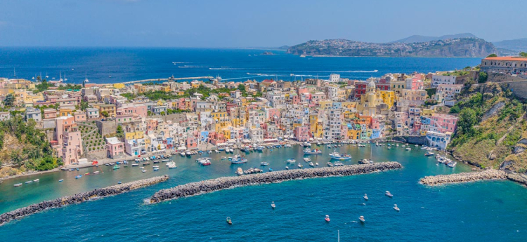 Isole Cardio Protette, arrivano otto nuovi defibrillatori a Procida