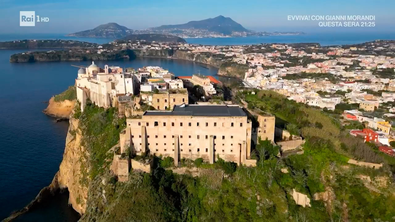 terra-murata-procida-azzurro-storie-di-mares