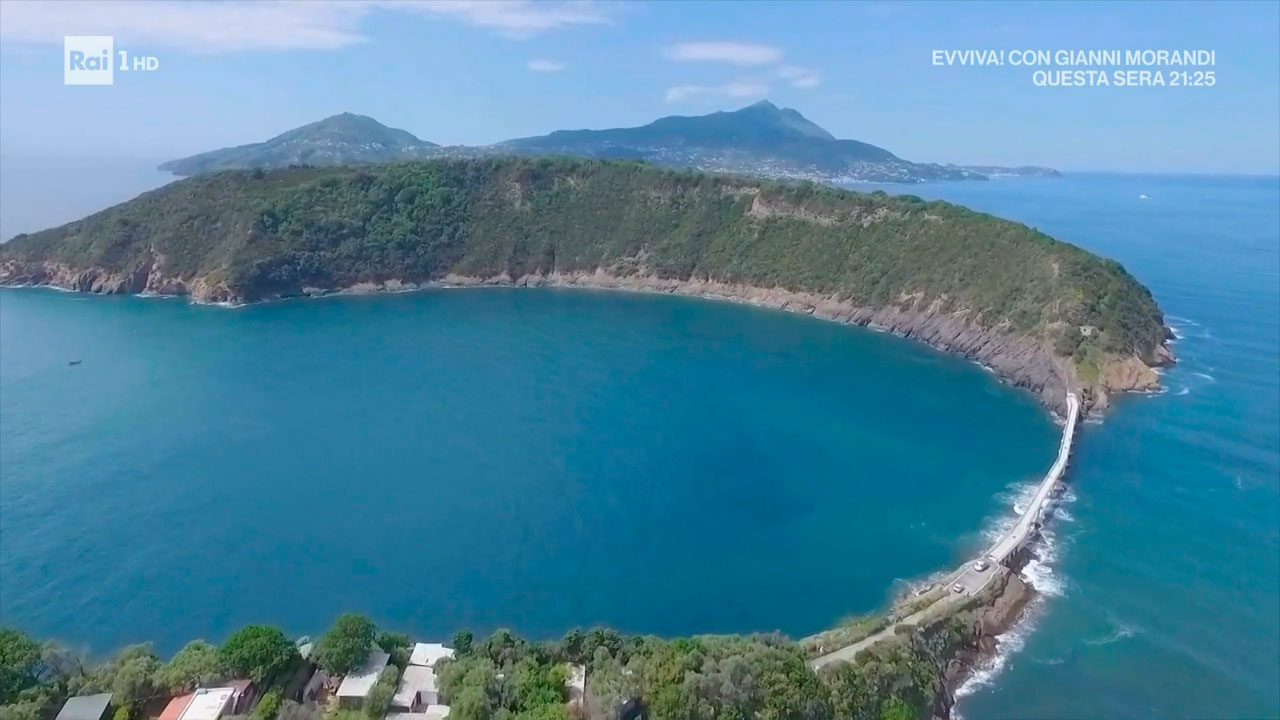 isola-vivara-procida-azzurro-storie-di-mare-rai-uno